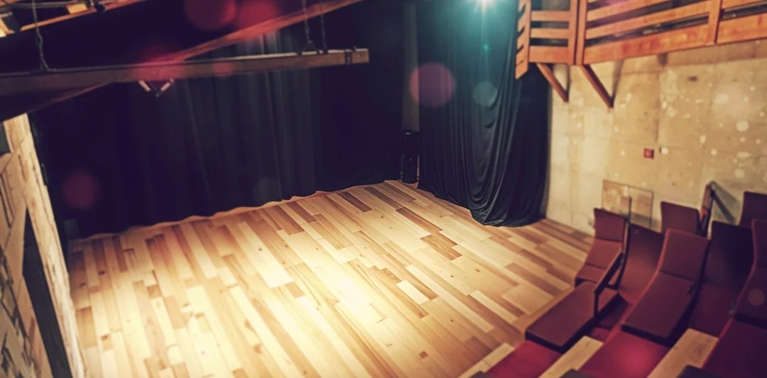 Salle Alain Bauguil au théâtre du Fenouillet de St Gervais Sur Roubion dans la Drôme.